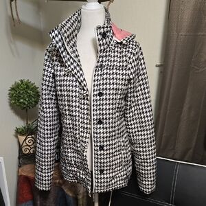 Chic SoCal Houndstooth Trench Coat with Pink Lining